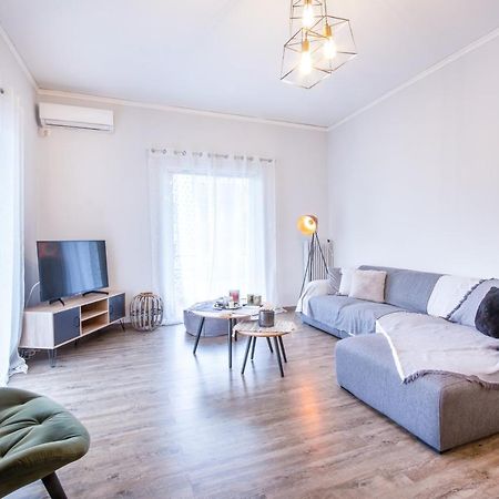 Apartment With Parking Near Medical Center Афины Экстерьер фото