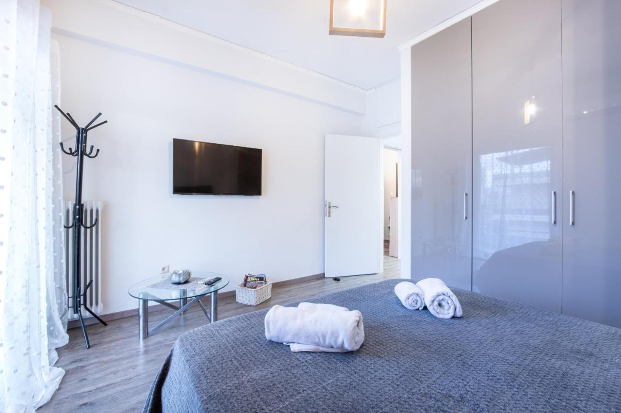 Apartment With Parking Near Medical Center Афины Экстерьер фото