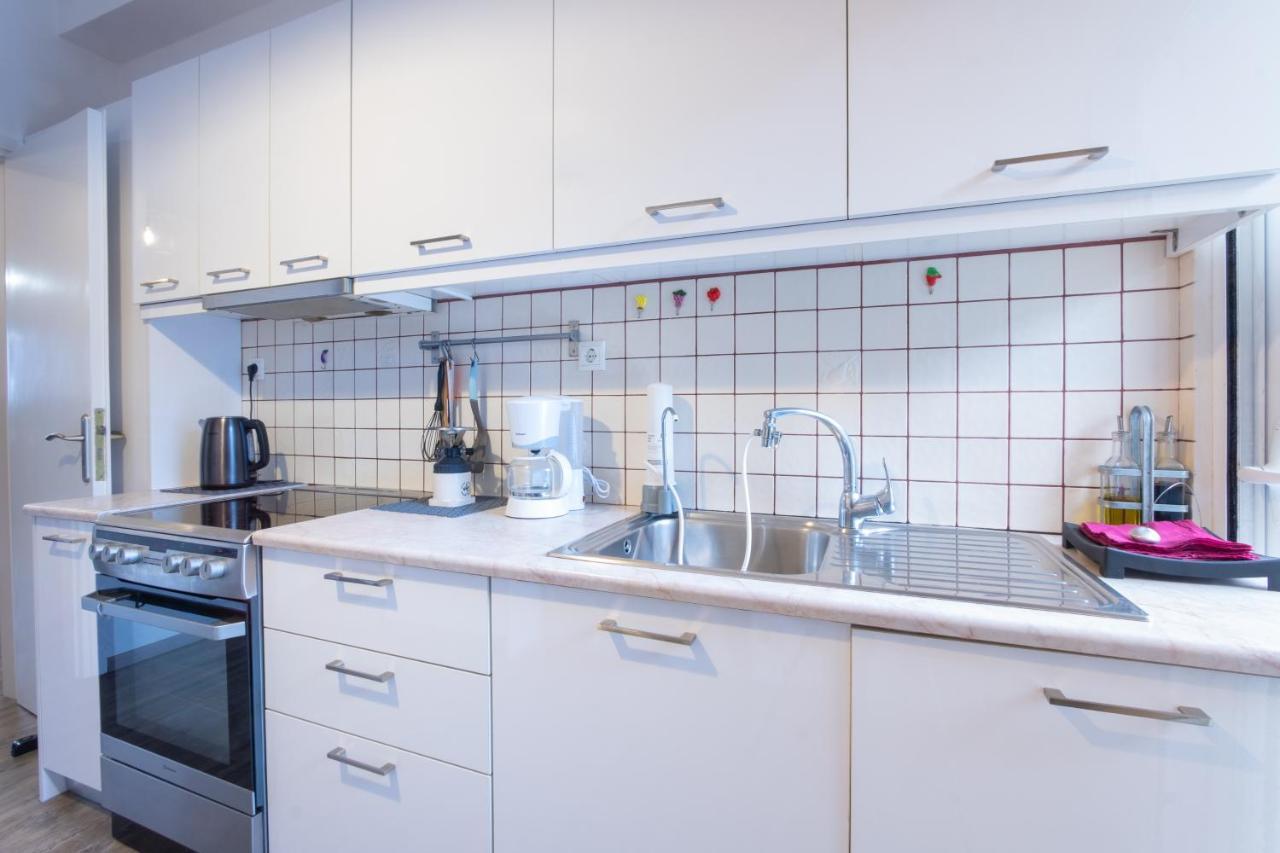 Apartment With Parking Near Medical Center Афины Экстерьер фото