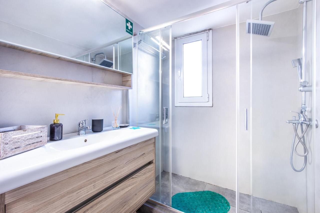 Apartment With Parking Near Medical Center Афины Экстерьер фото