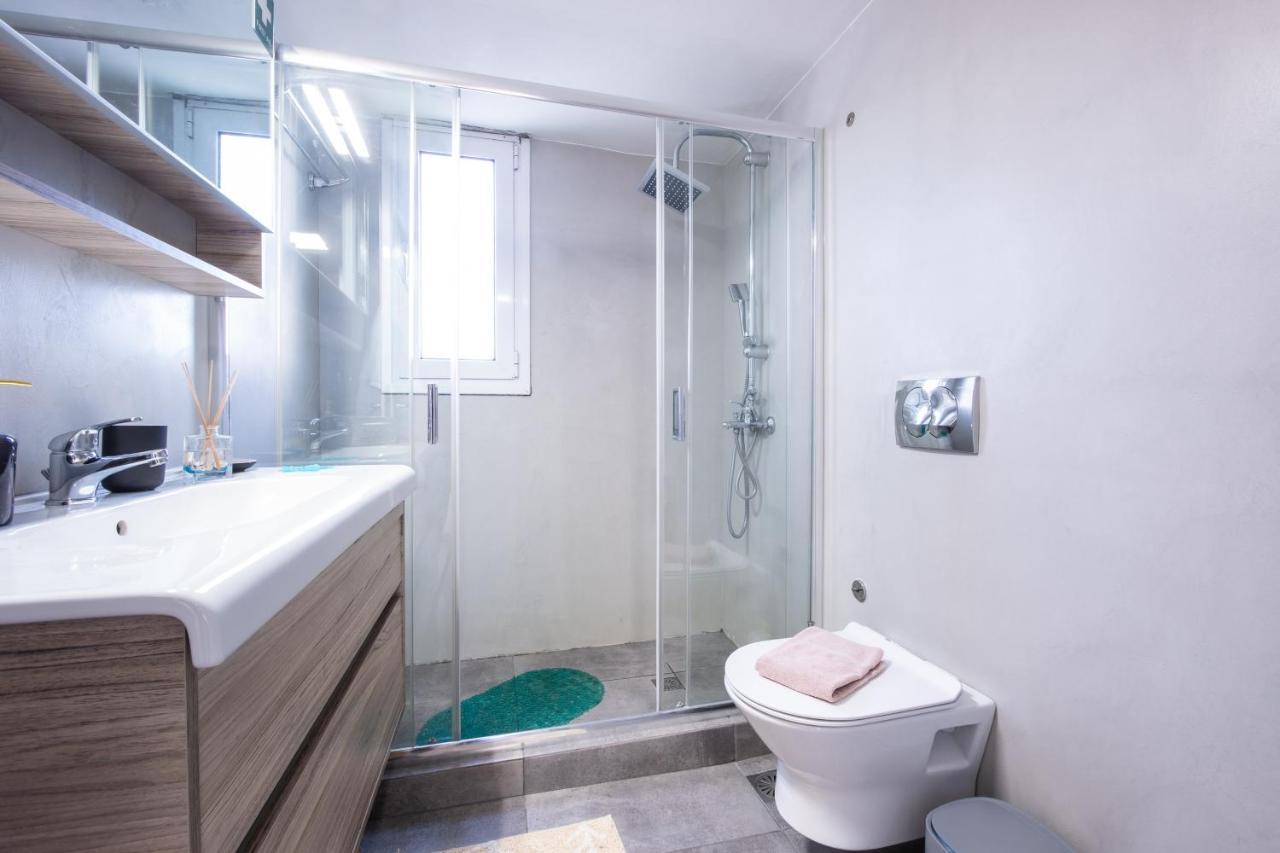 Apartment With Parking Near Medical Center Афины Экстерьер фото